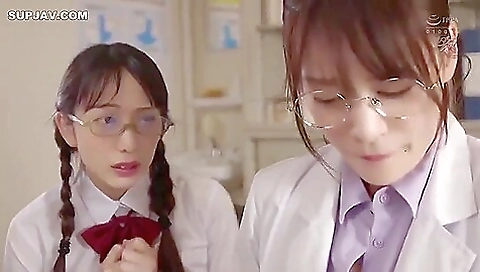 Sexy little hottie with sexy legs seducing on cam porn show