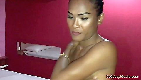 Asian girl gets nailed in her tight hole in amateur porn video