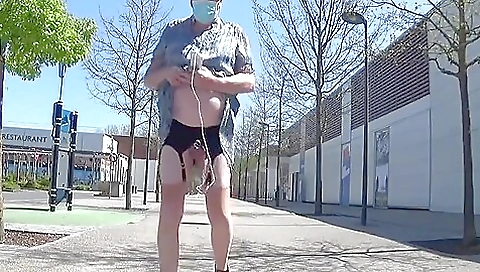 Amateur mature crossdresser with a huge ass riding a toy