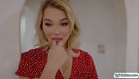 Annyeet is an extremely talented blonde that makes a great impression