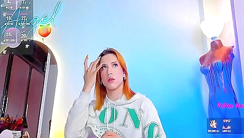 Hugel brunette shows off and masturbates to herself